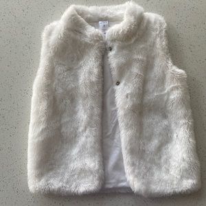Carter’s Kids Size 7 White Faux Fur Vest